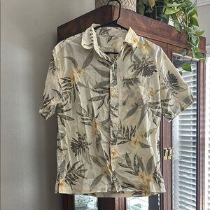 American Eagle Outfitters Cream and Green Casual Button Down Shirt